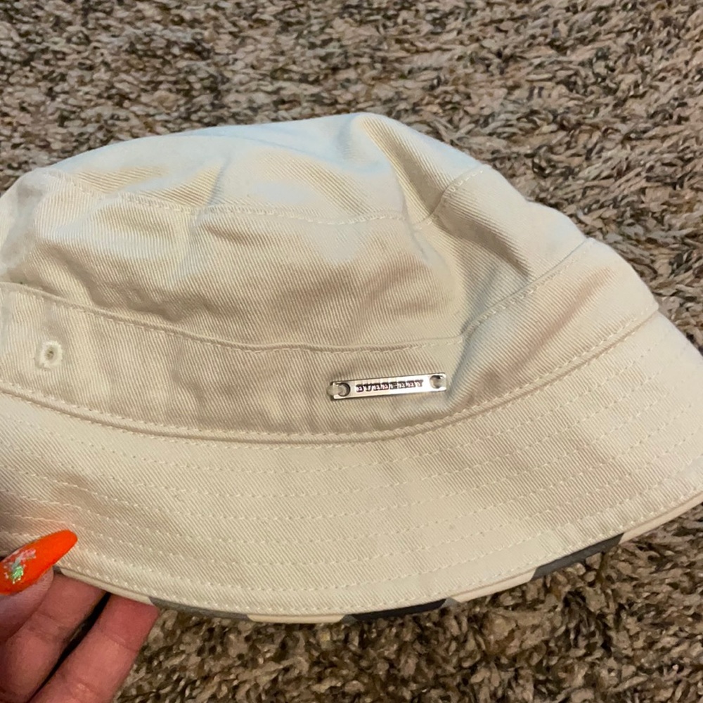 Baby Burberry bucket hat
